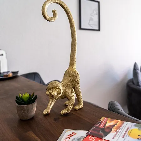 Gemuetliche 2-zimmer - Balkon - Parkplatz - Smart Tv - Arbeitsplatz Apartment *